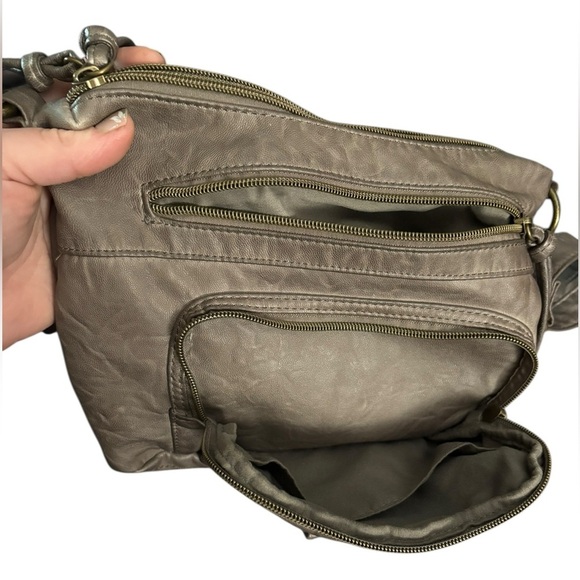 Stone Mountain Accessories Women's Soft Gray Crossbody Bag - Picture 3 of 11